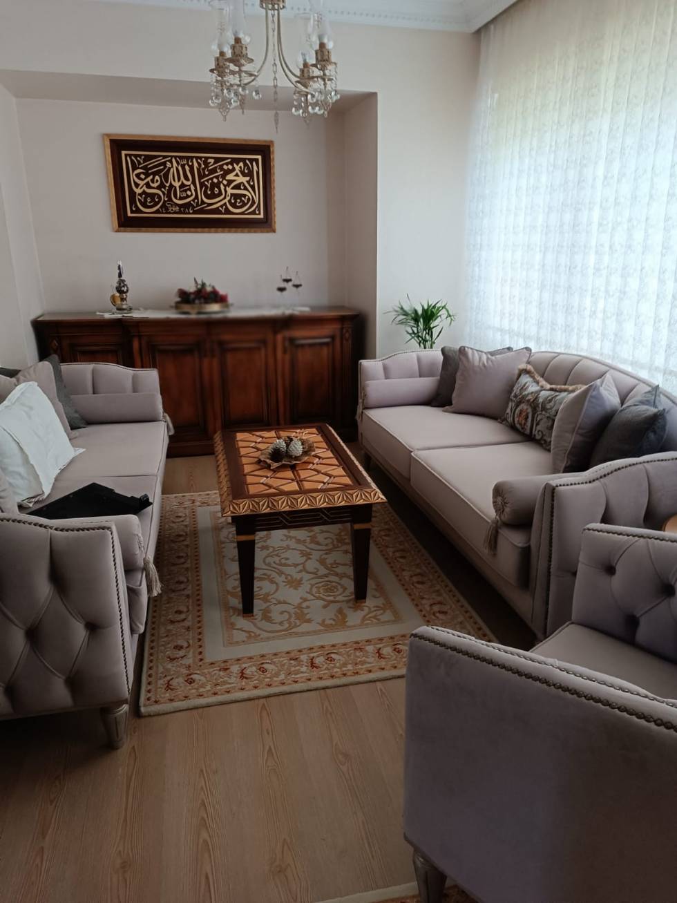 Kabaralı Klasik Salon Koltuk Takımı