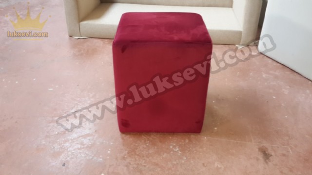 Küp Puf Modeli Kırmızı Kare Düz Sade Puf