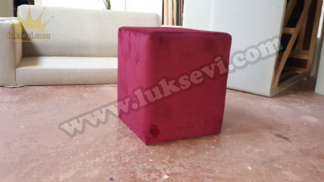 Kırmızı Küp Şeklinde Puf