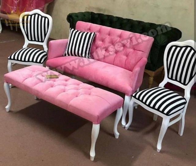 Siyah Beyaz Sandalyeli Pembe Lobi Koltuk Takımı